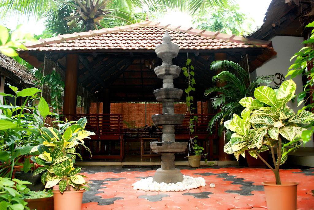 Chakra Ayurvedic Resort โกวาลัม ภายนอก รูปภาพ